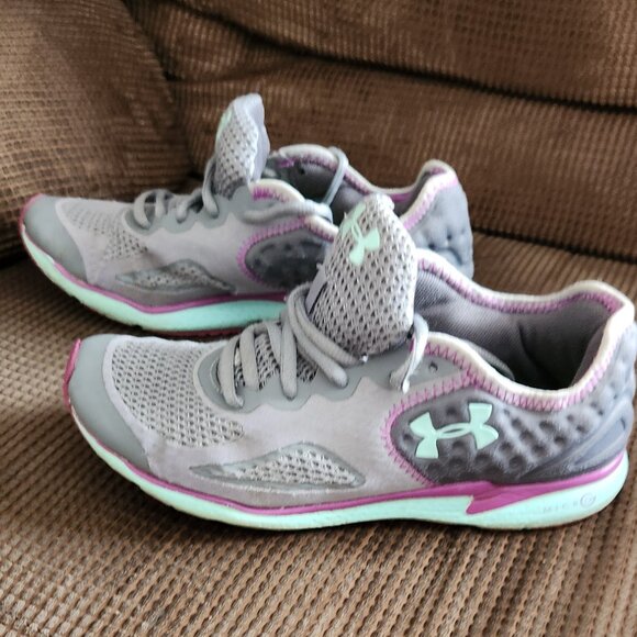 Womens Size 8 UNDER ARMOUR Athletic Shoes - Picture 4 of 5